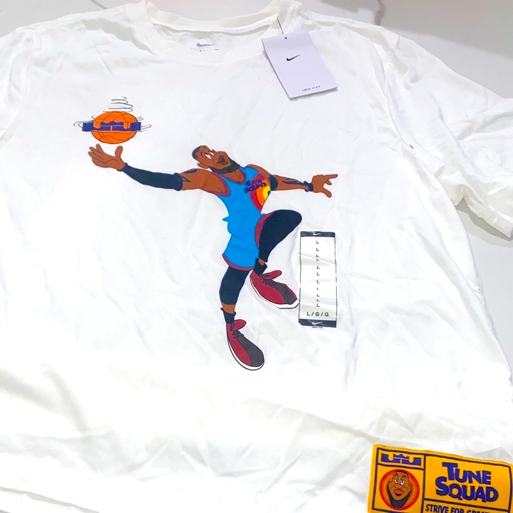 NEW Men’s Nike Dri-Fit Tune Squad White Graphic T-Shirt - L